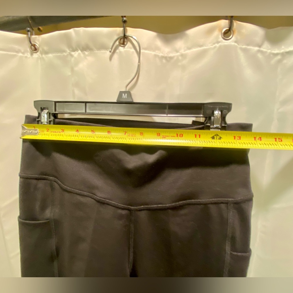 The North Face TNF Women's Running Yoga Fitness Athletic 7" Shorts NWT - Picture 6 of 6